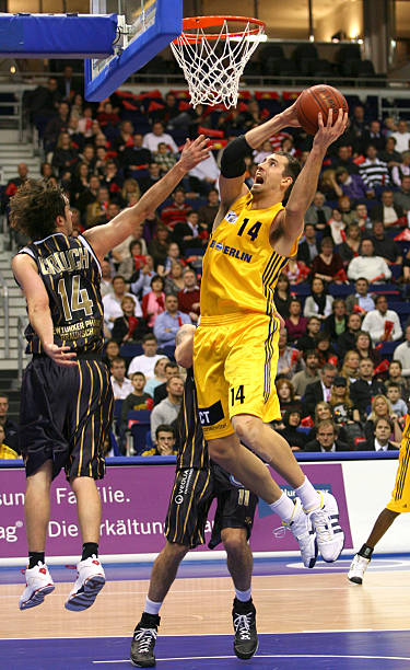 队友之间在 队友之间在